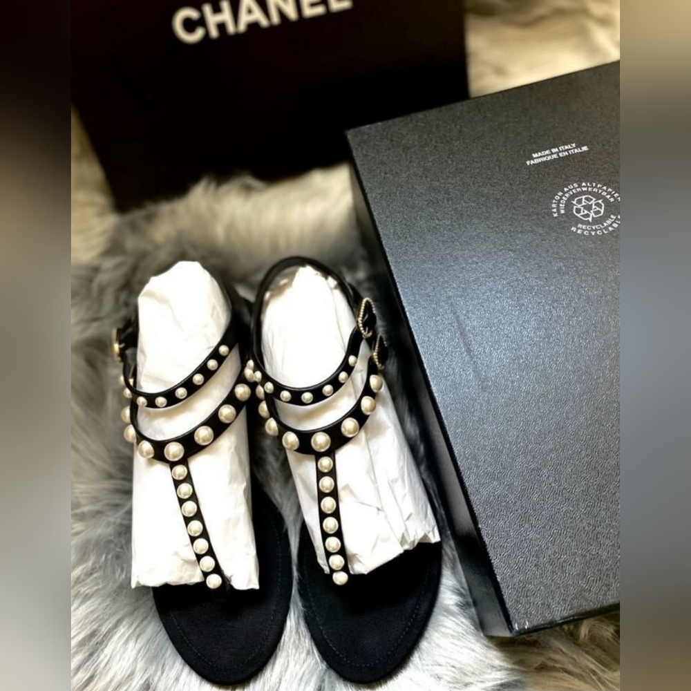 CHANEL Pearl Black Thong Sandals Sz 36
